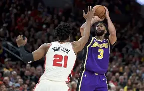 洛杉矶湖人NBA战胜芝加哥公牛戴维斯补篮制胜